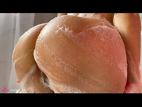 ❤️ Brunetka masturbuje kundičku s vibrátorom až do intenzívneho orgazmu v sprche Super porno na sk.assay-define-smartlink.ru ❌